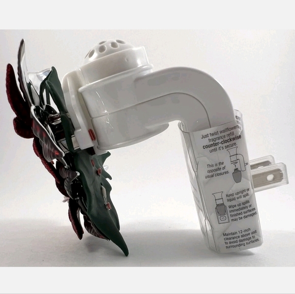 GLITTERY POINSETTIA WALLFLOWER FRAGRANCE PLUG by Bath and Body Works - Picture 4 of 5